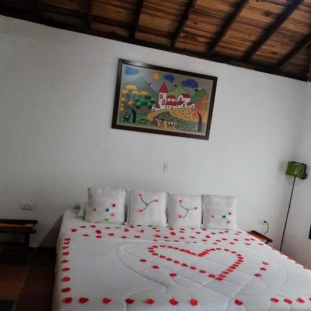Casa Rayma Hotel Contratacion Ngoại thất bức ảnh