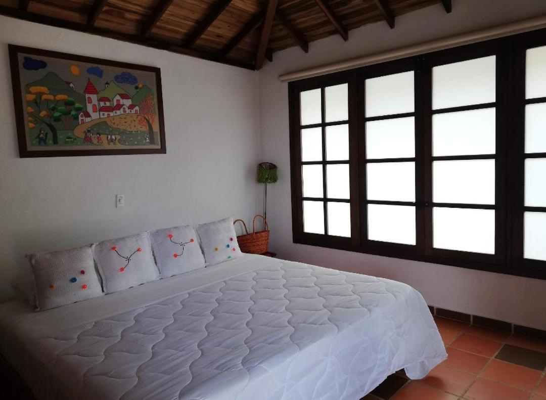 Casa Rayma Hotel Contratacion Ngoại thất bức ảnh